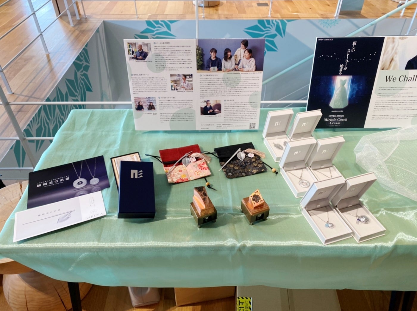 [cocur] SAKURAかんざしや商品パンフレット、「薔薇の美しさ」を彫刻した金型の実物を展示させていただきました。オッペン化粧品さま、ありがとうございました！