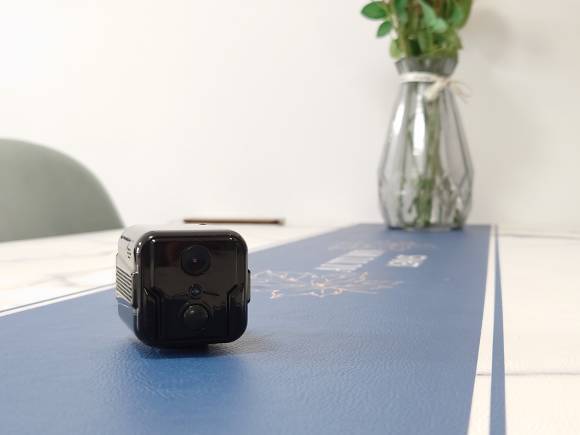 WIFI接続で配線工事一切不要！超小型ホームセキュリティカメラ「FOWL