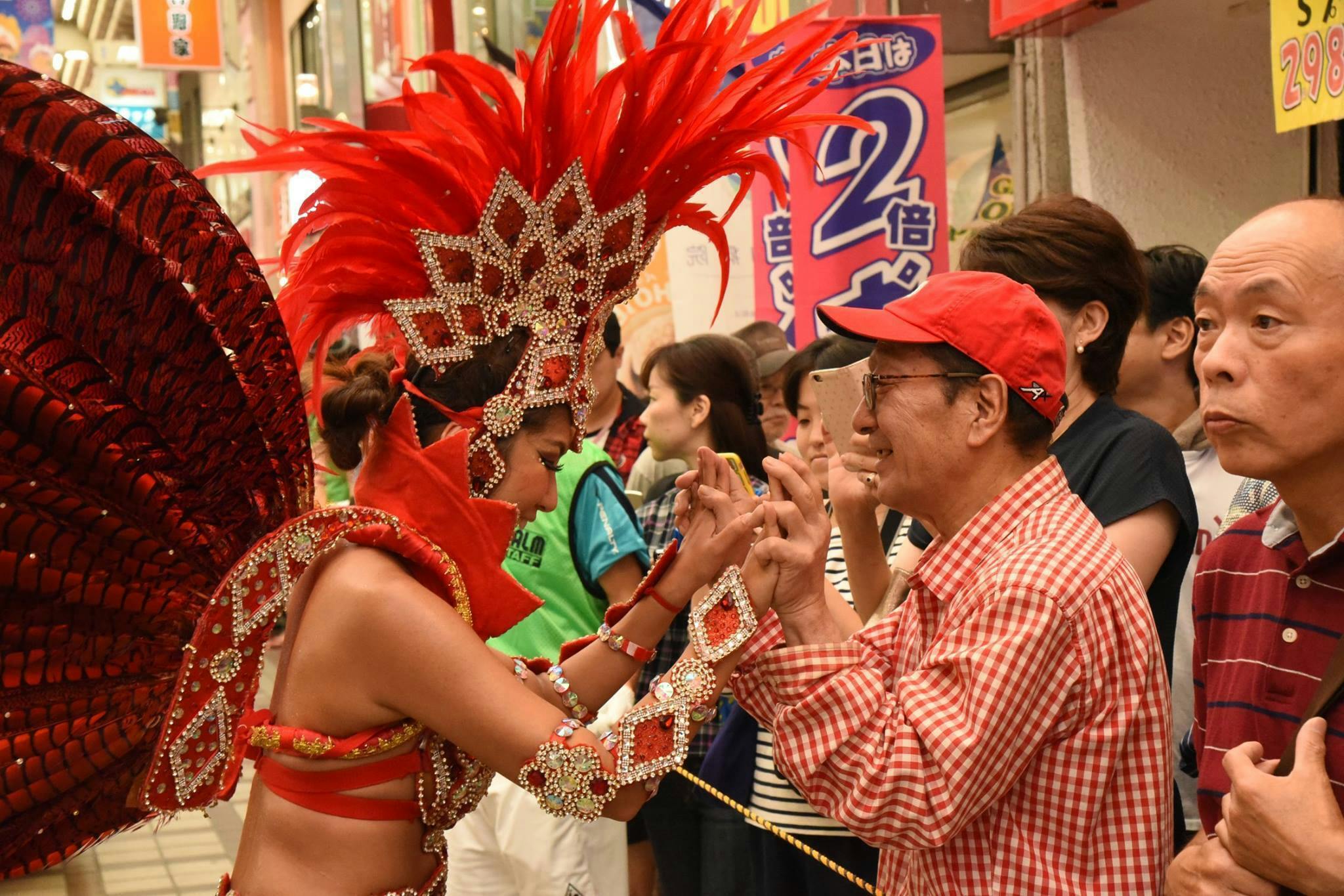 ウニアン ドス アマドーリス 私たち主催のサンバフェスティバルを成功させたい Campfire キャンプファイヤー