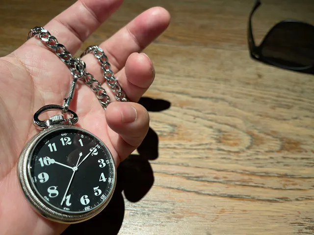 米軍名作軍用an5740を復刻 デザインを活かし腕時計にもなり懐中時計にもなる Campfire キャンプファイヤー 米軍名作軍用an5740を復刻 デザインを活かし腕時計にもなり懐中時計にもなる Campfire キャンプファイヤー