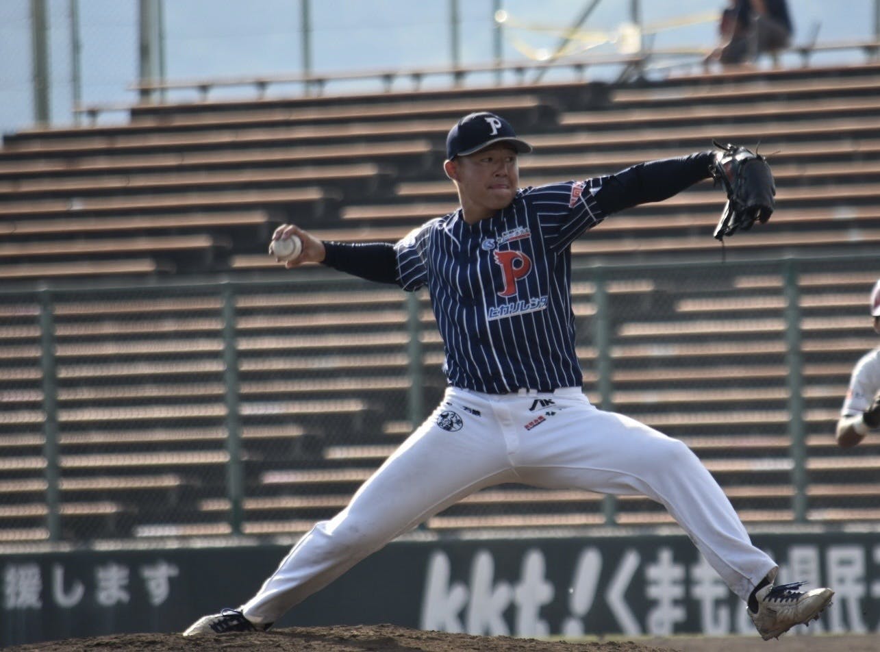 福岡北九州フェニックス球団マスコット「フェニーくん」の着ぐるみを