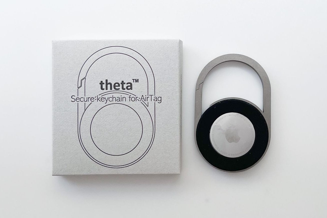 日本発、オリジナルデザインの64チタン製AirTag ホルダー「theta