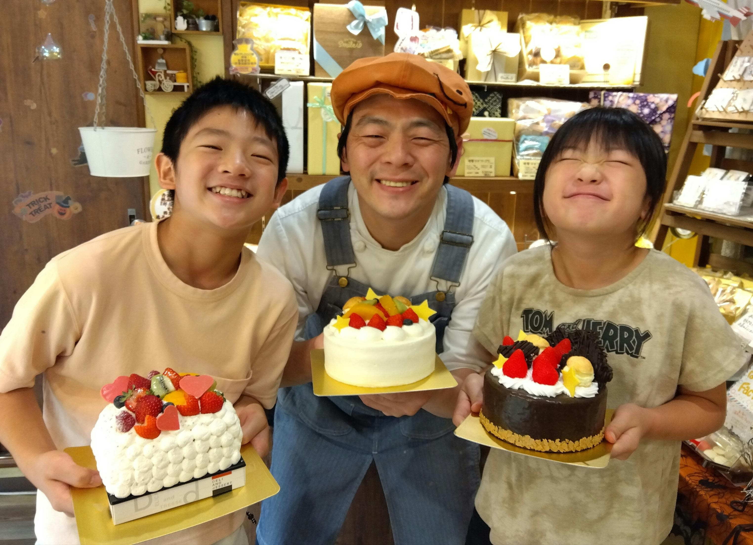 12月に「特注ケーキ」を断られる子供達のお誕生日を、最高の笑顔溢れる