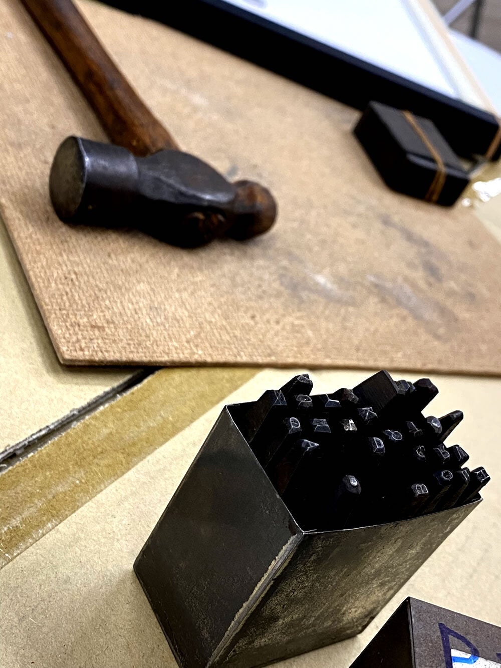 初代から受け継ぐ工具と共に