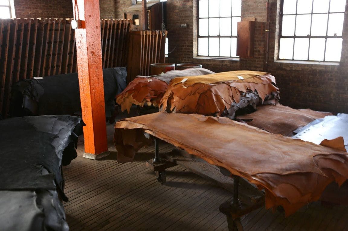 紙幣が消える新感覚。経年変化も楽しめる100%手作りのおしゃれ多機能