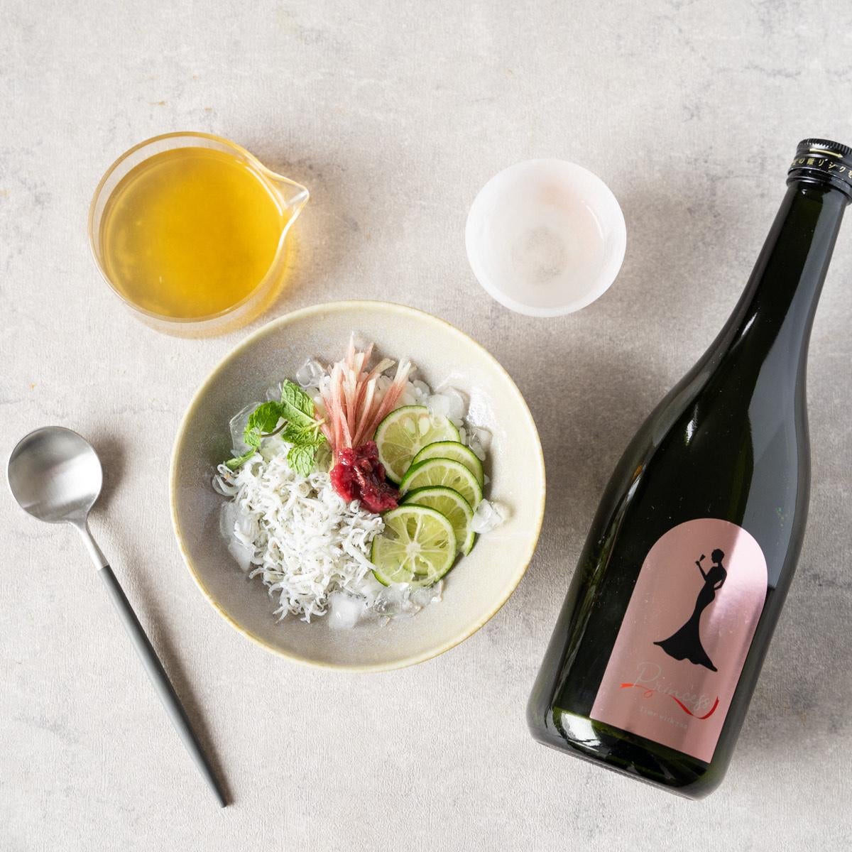 テーブルの上にあるいろんな食べ物

自動的に生成された説明