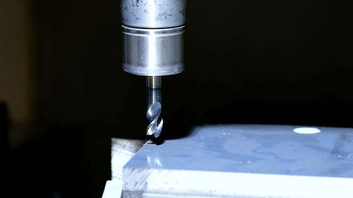 【次世代フレーム型】 両面からカードを出し入れできる!軽量で丈夫なアルミ製6枚収納カードケース | NIUM CLASSIC