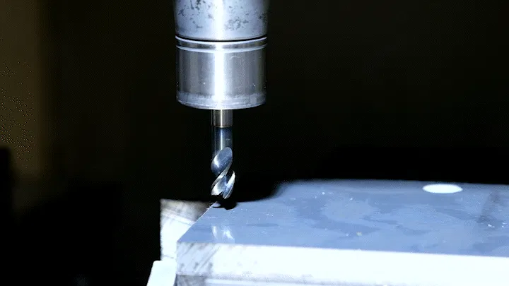 【次世代フレーム型】 両面からカードを出し入れできる!軽量で丈夫なアルミ製6枚収納カードケース | NIUM CLASSIC