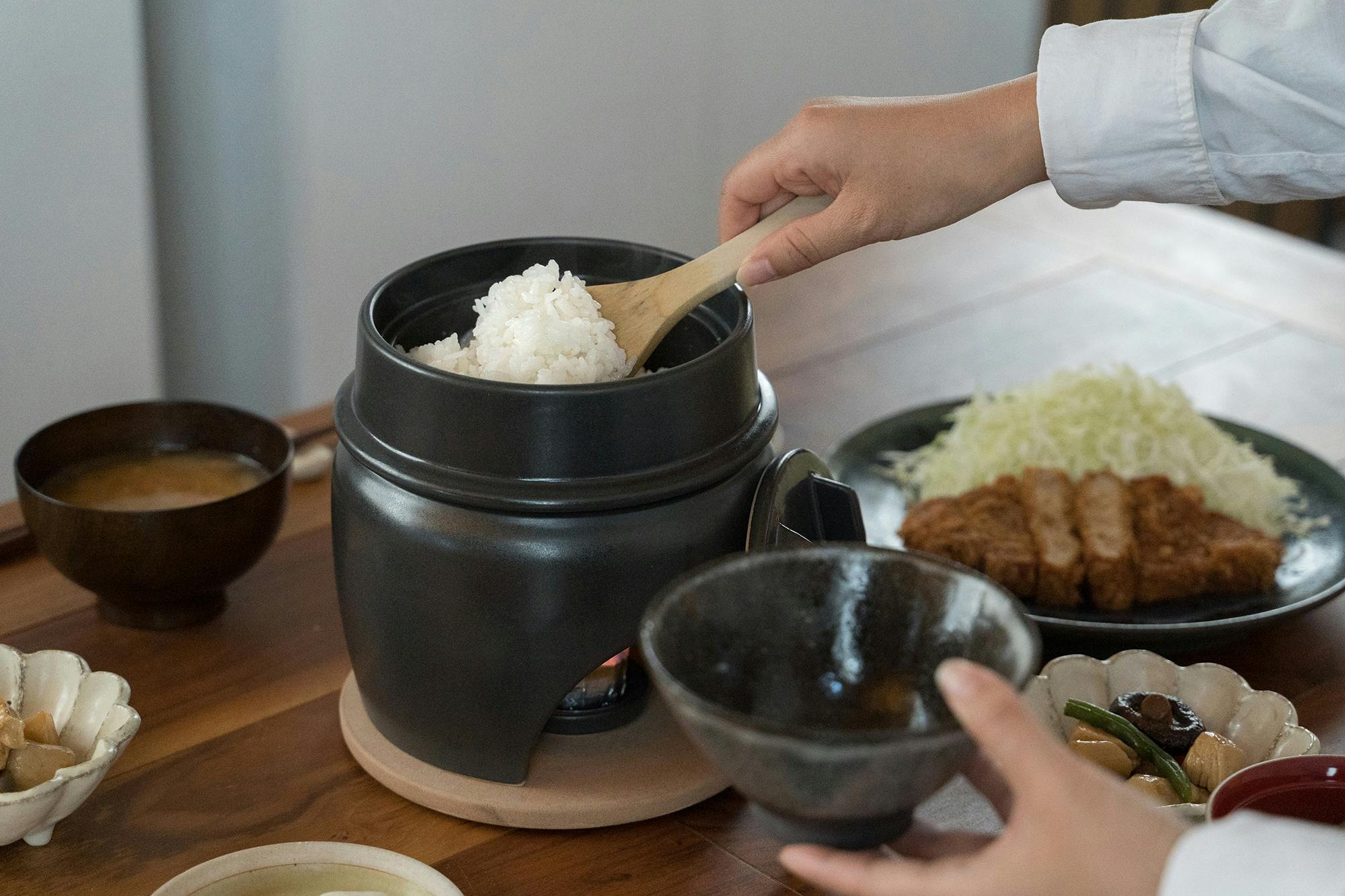 遠赤外線で圧倒的に旨い! コンパクトだけど肉厚な有田焼竈門ご飯土鍋。 - CAMPFIRE (キャンプファイヤー)