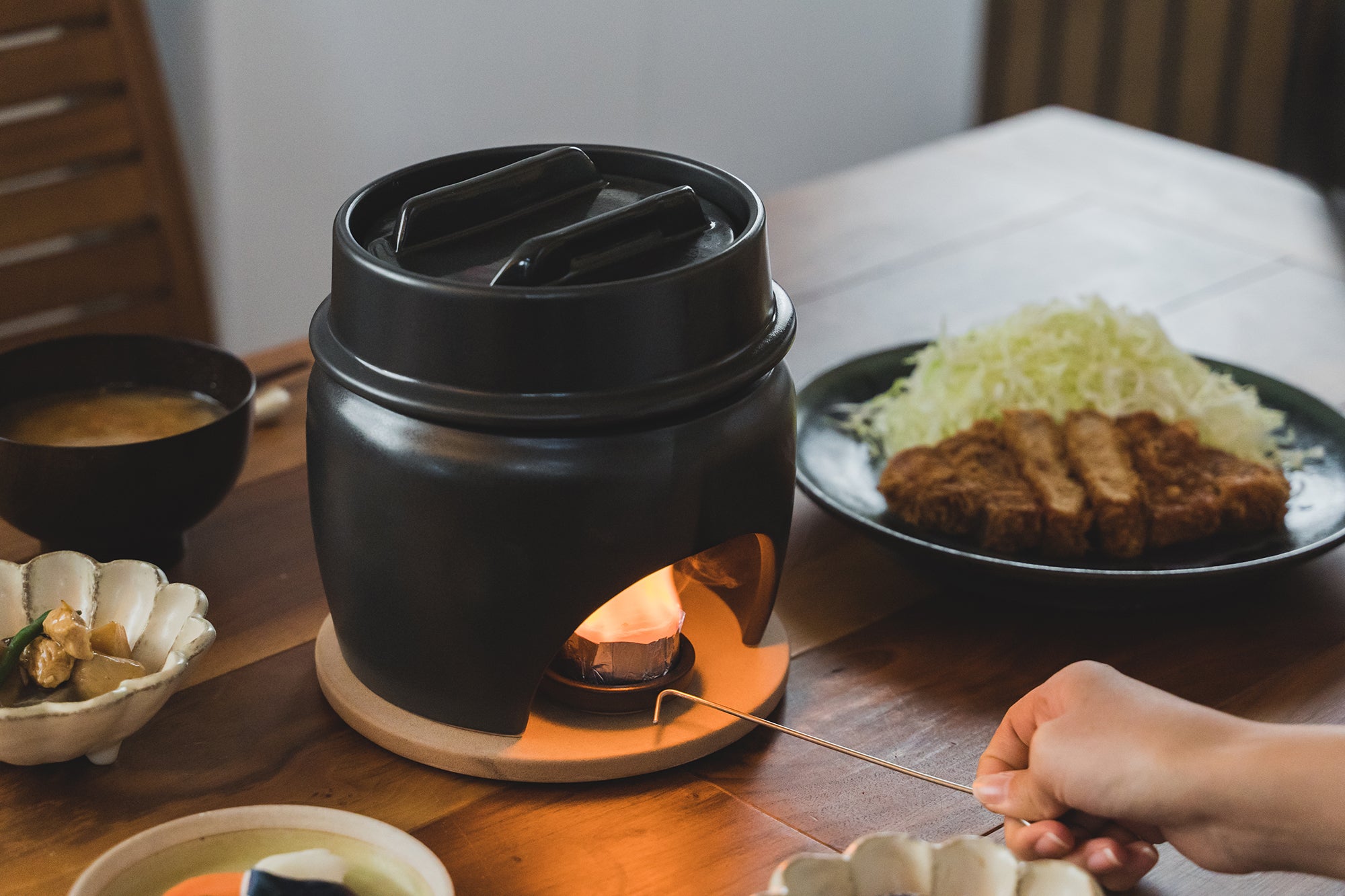 遠赤外線で圧倒的に旨い! コンパクトだけど肉厚な有田焼竈門ご飯土鍋