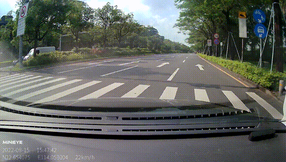 交通事故ゼロを目指す！AI衝突予防車載ガジェット「MINIEYE-4KPro