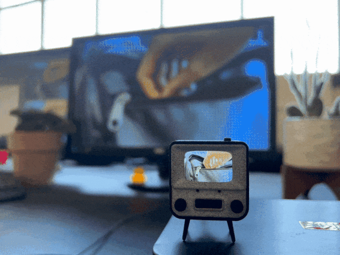TinyTV 2 ブラウン ミニチュアテレビ リモコン付き 新品・箱難あり Amazon.com: TinyCircuits TinyTV 2 Portable Retro Mini TV