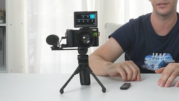 SONYのCMOSセンサーを搭載したVlogカメラ「AMKOV」 - CAMPFIRE