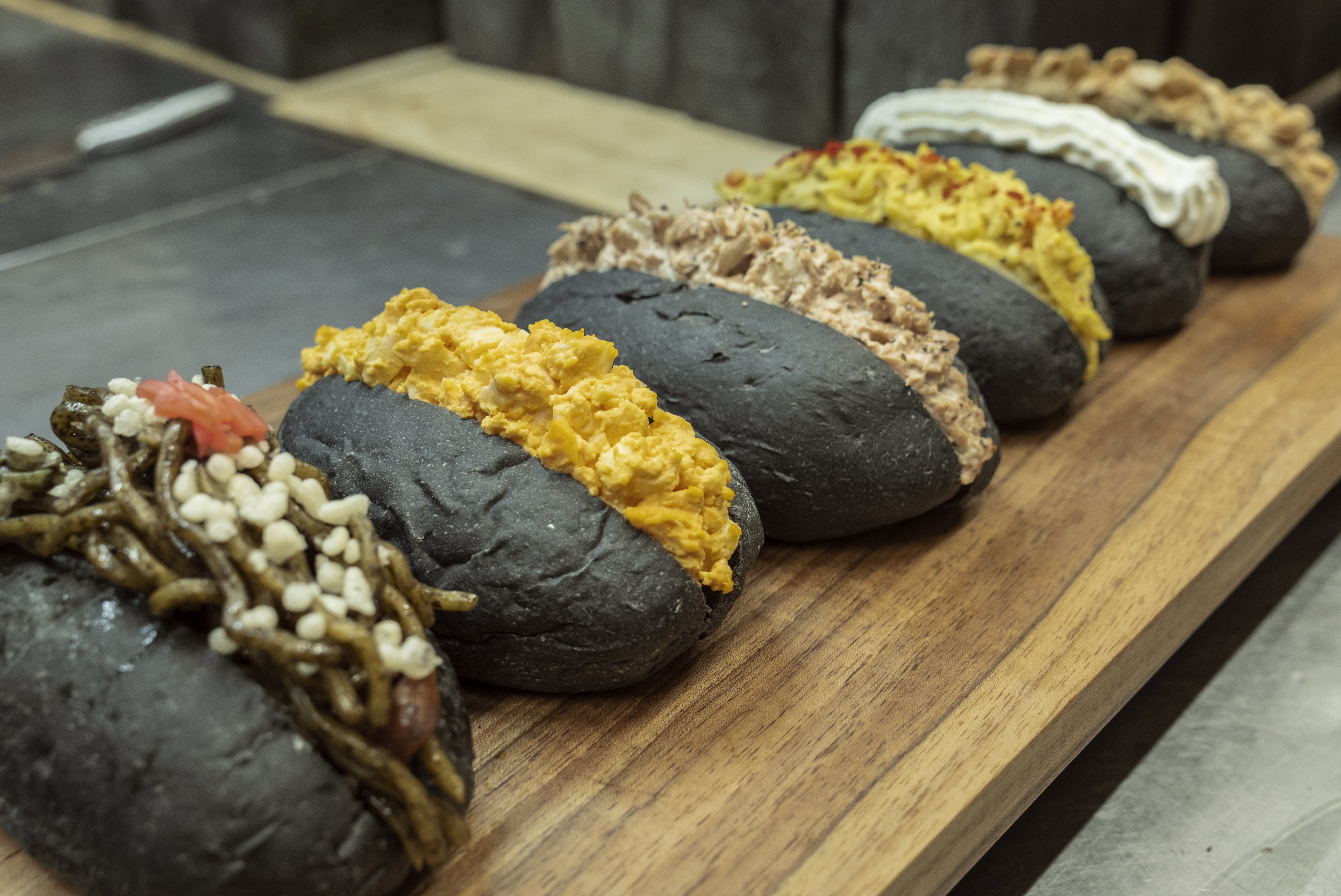 日本初の''メディカルベーカリー''「黒の生食パン #58」〜通販はじめ