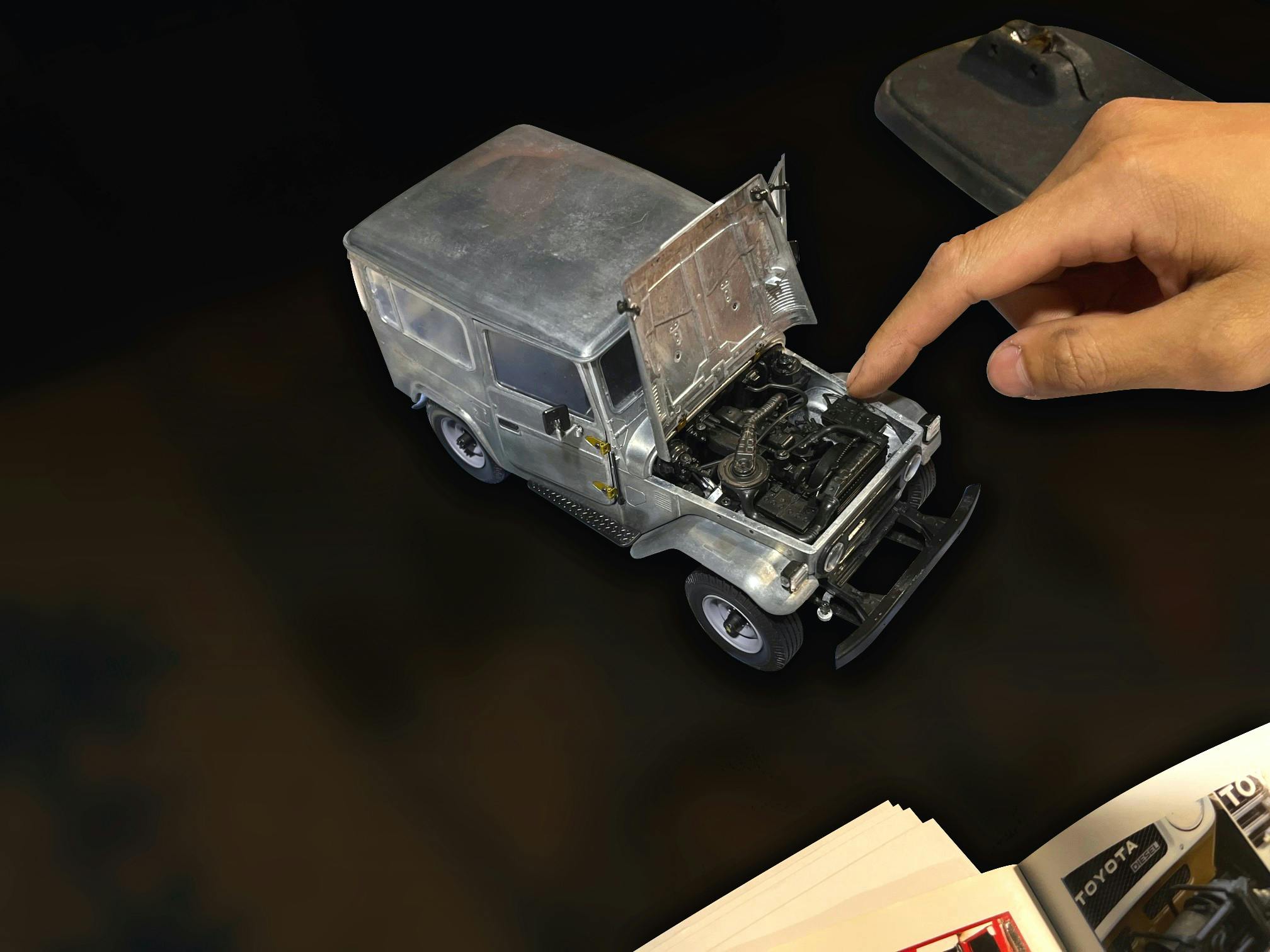 トヨタ自動車公式】ランクル40を精巧に再現！1/18ミニカー製作