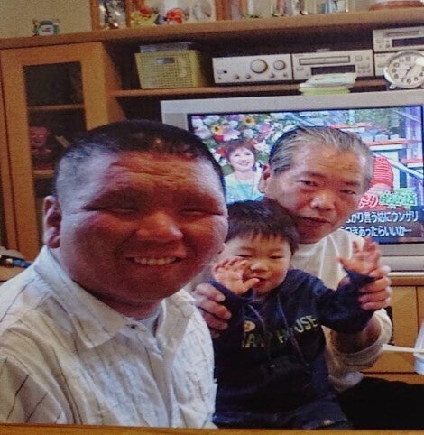 幼少期の市川雄大とその叔父の写真