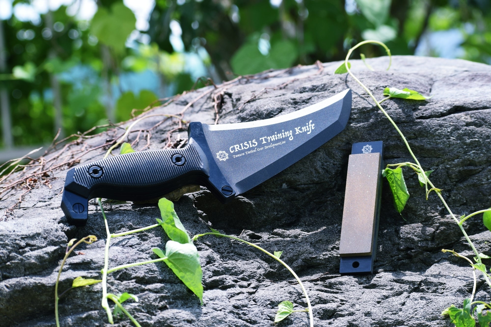 Knife 田村装備開発 - CRISIS 元特殊部隊員が考案した究極のナイフ 