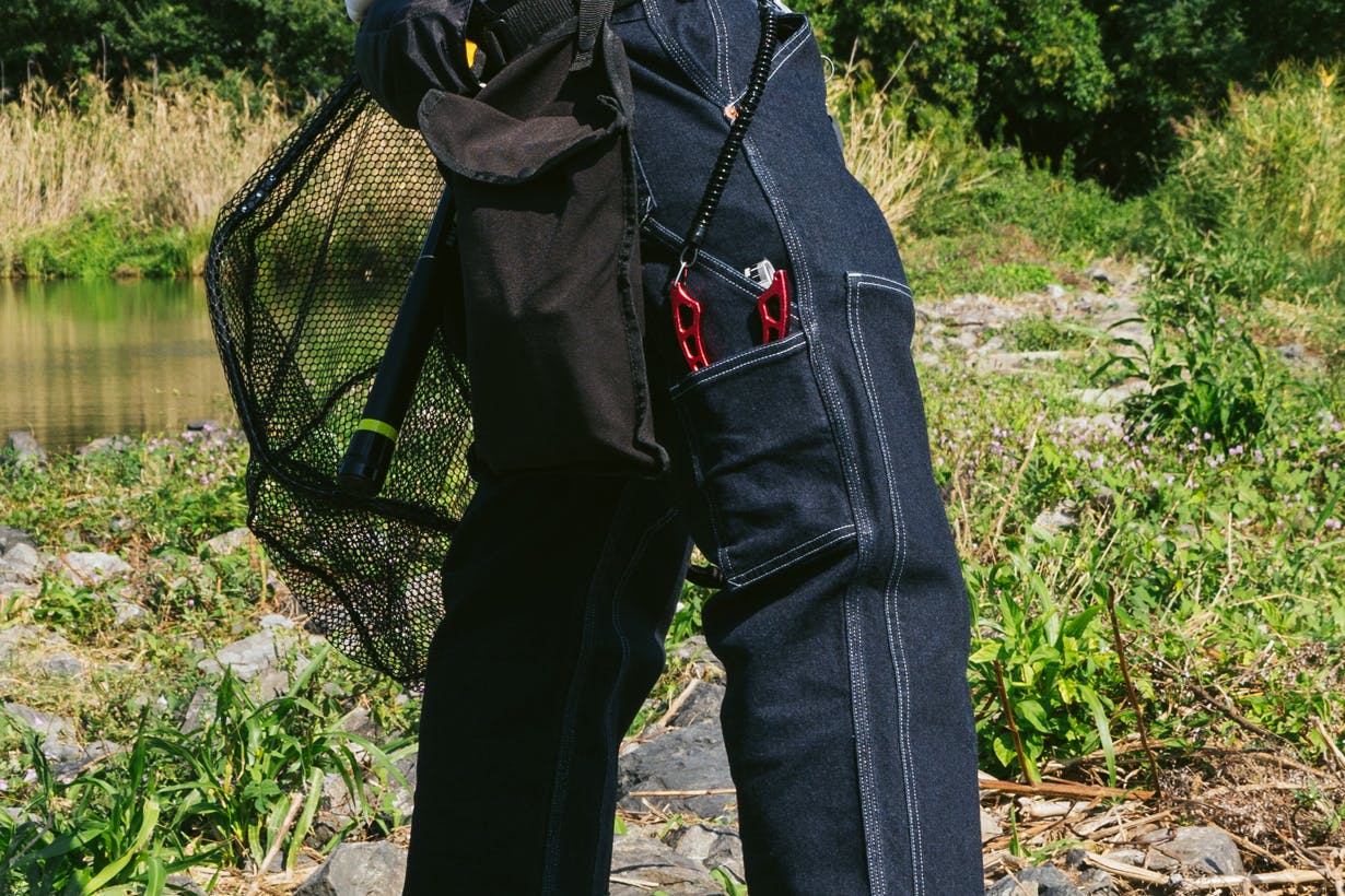 水を弾くコーデュラ(R)ストレッチデニムの釣り特化型パンツ。８つの大容量ポケット CAMPFIRE (キャンプファイヤー)