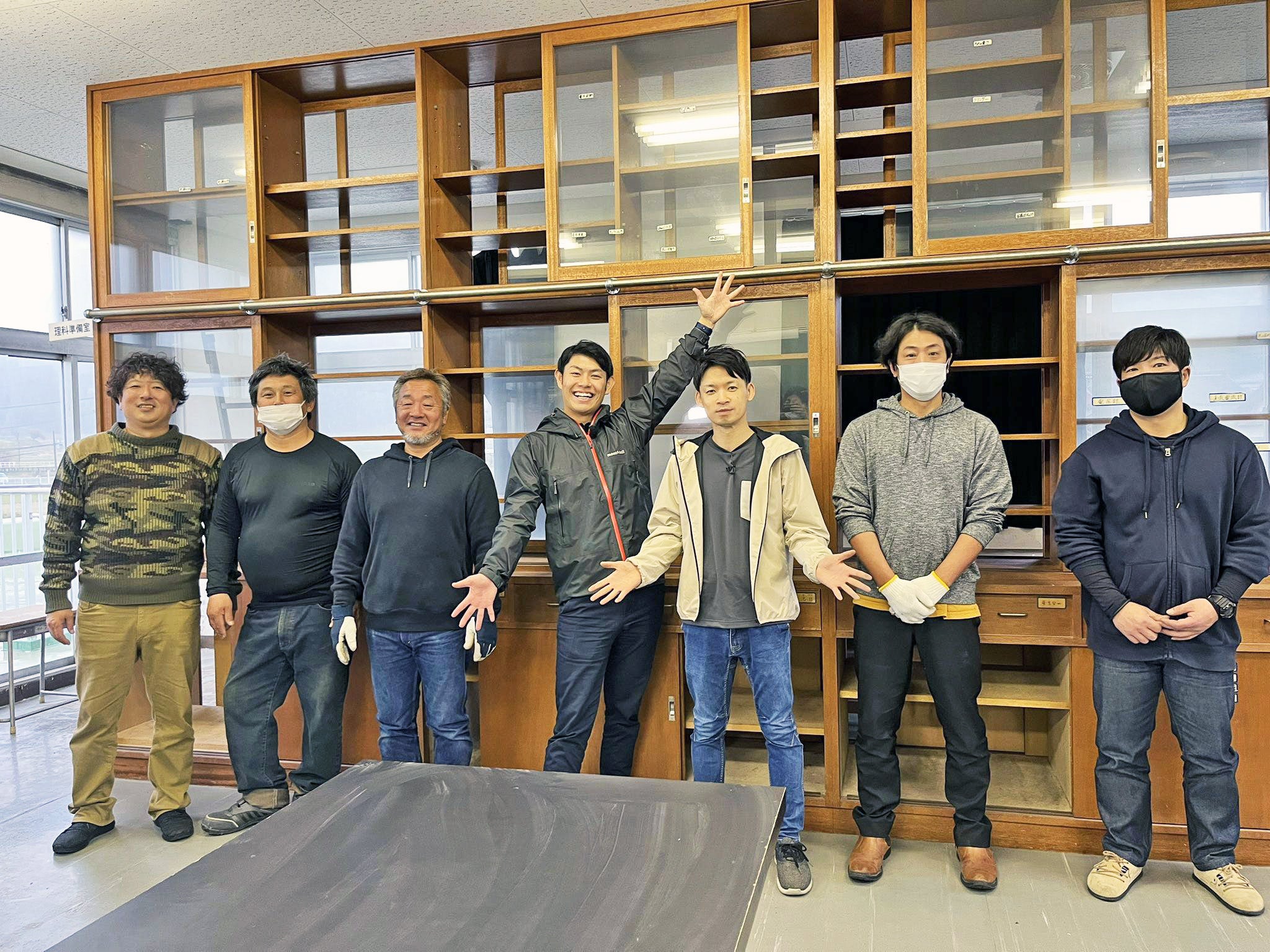 4月にHAB北陸朝日放送 城所アナウンサー、旧西岸小学校OBの皆様にお手伝い頂き、 理科室の掃除を行いました！