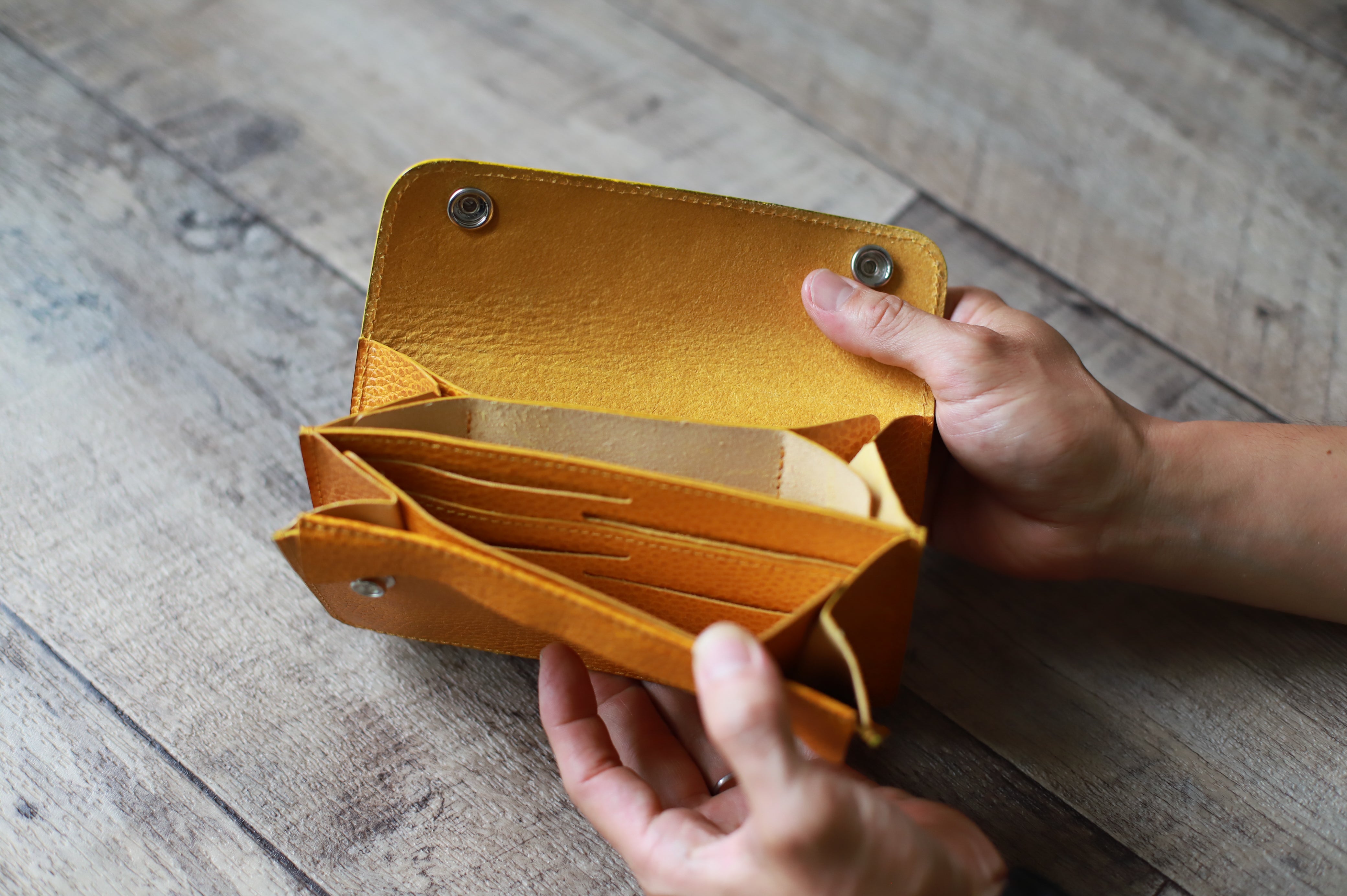 ガバッと開く財布 Morris イエロー 開く