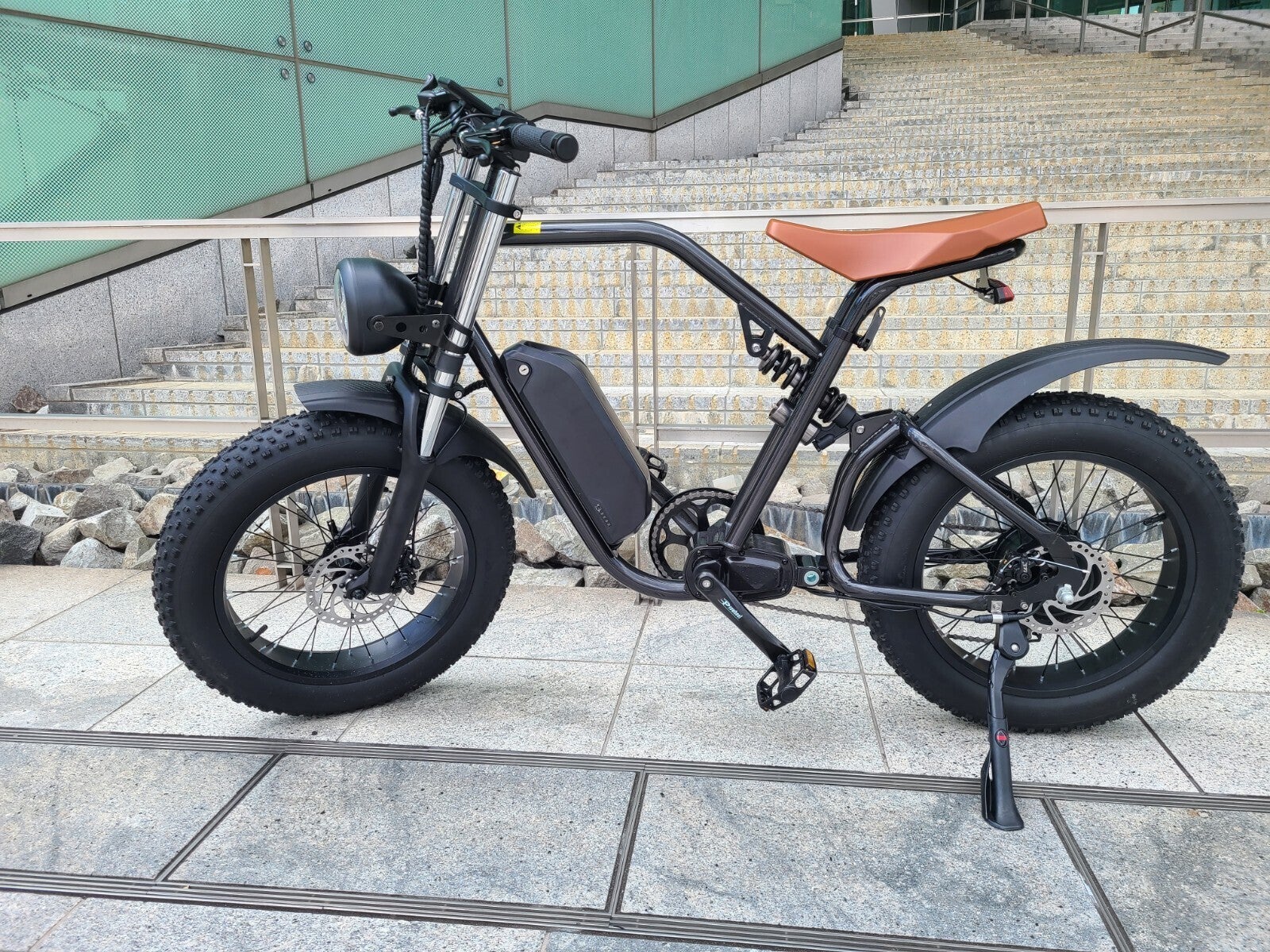極太タイヤの電動アシスト自転車！ゴツさとワイルドさを兼ね備えた圧倒