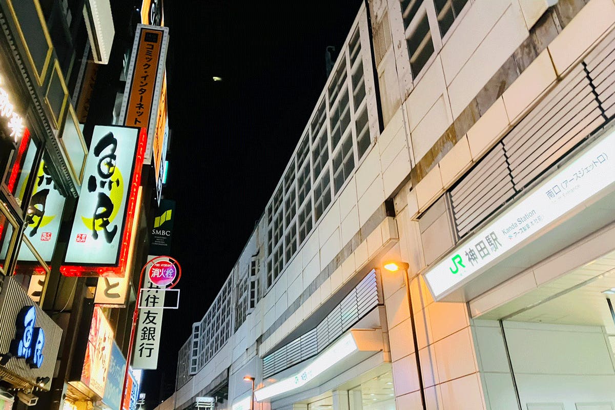 都内、JR神田駅前の様子。