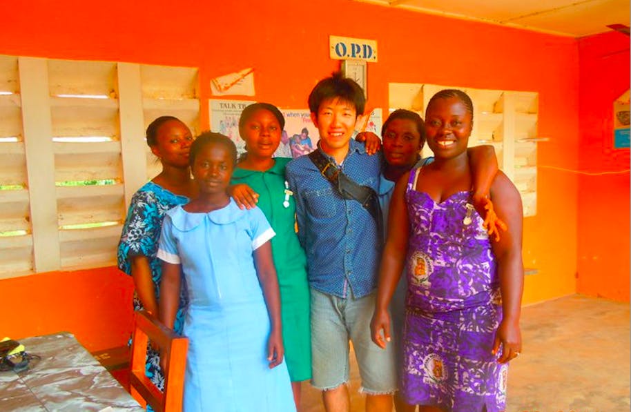 当団体の代表の蔵田がガーナ共和国の僻地の貧困村セイチェレ村で医療実習をしていた時の写真