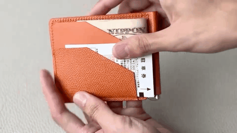 最薄を目指し機能的で使いやすい『折りたたまないマネークリップ財布 最薄を目指し機能的で使いやすい『折りたたまないマネークリップ財布