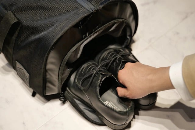 スーツも靴もPCも洋服も荷物が全て入る【オールインワンバッグ
