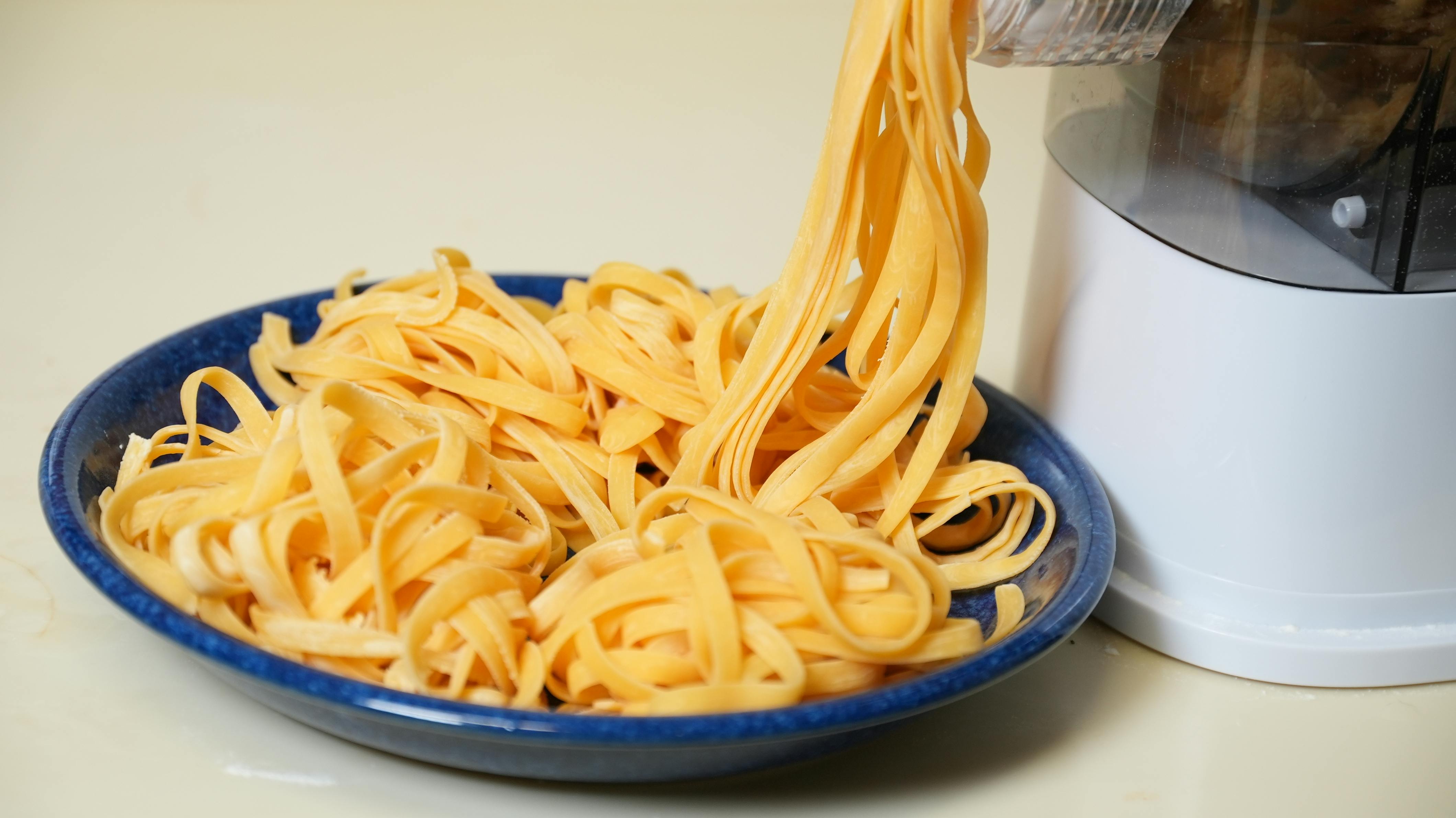 もっちもちの生パスタが約10分で!1台で8種類作れる全自動生 もっちもちの生パスタが約10分で!1台で8種類作れる全自動生