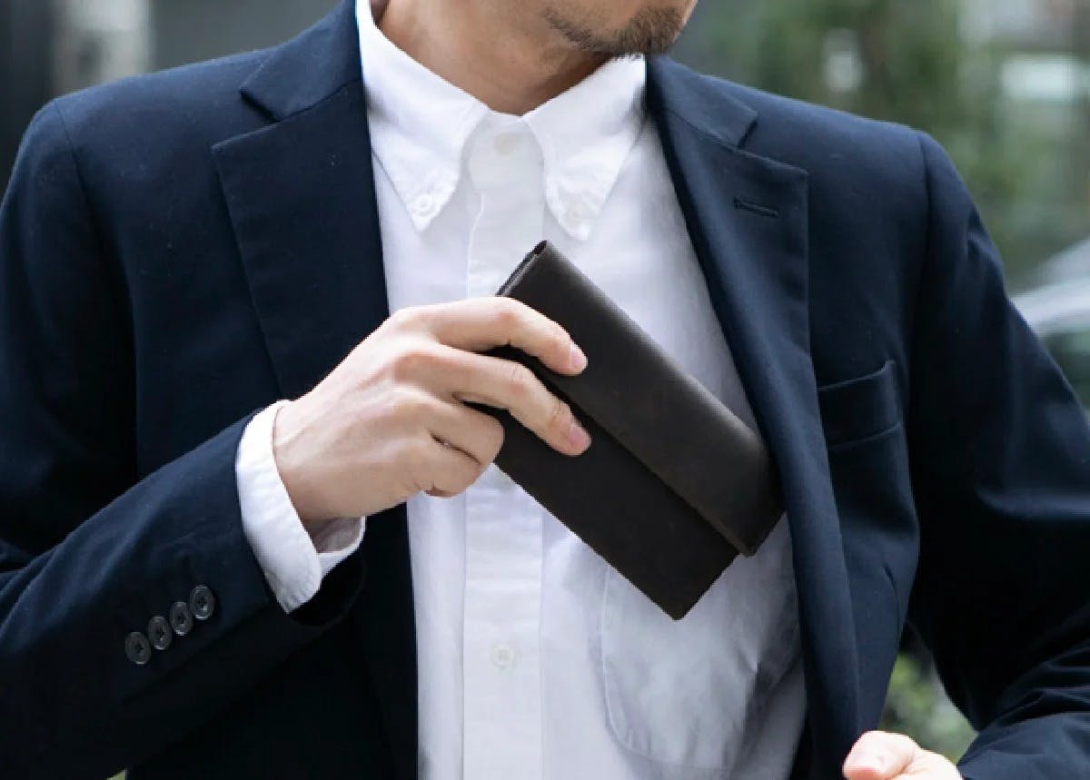 TIDYシリーズ最小最軽量の小さい長財布。紙幣を折らずに収納