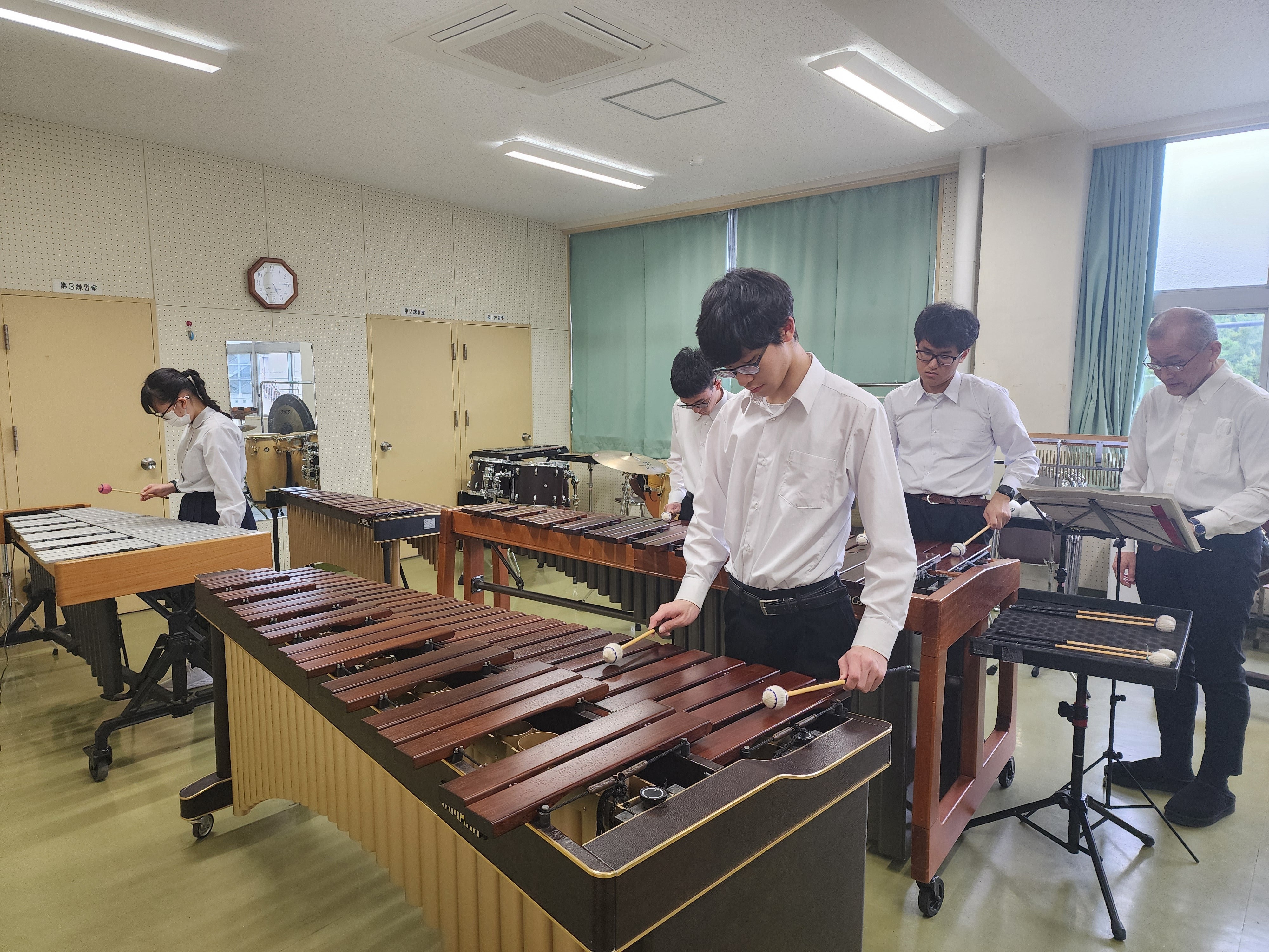息を聴け！心ひとつに 熊本県立盲学校アンサンブル部 全国総文楽器運搬