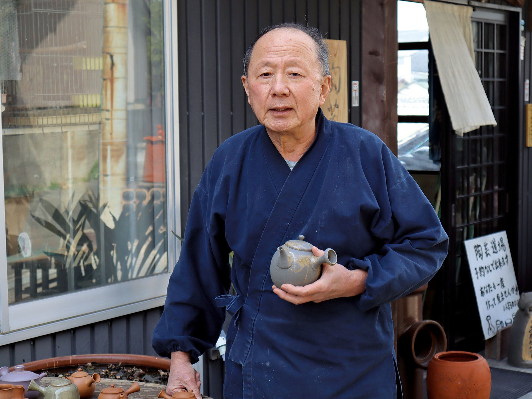 土砂崩れで壊れた擁壁を修復し、安全な観光と伝統の常滑焼の陶芸道場を