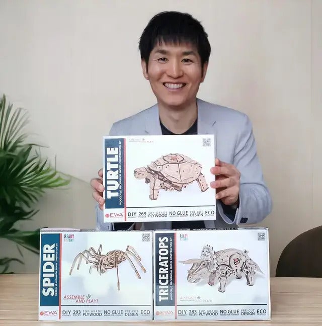電池不要、なのにリアルな動きに圧倒される！？木製組み立てキット