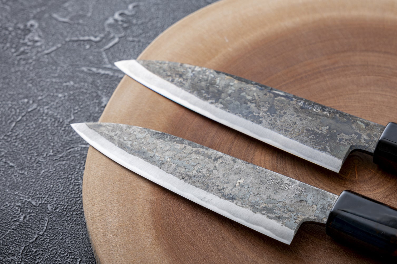 刀鍛冶が作った包丁、鍛造本格包丁「KUROUCHI 黒檀」 - CAMPFIRE