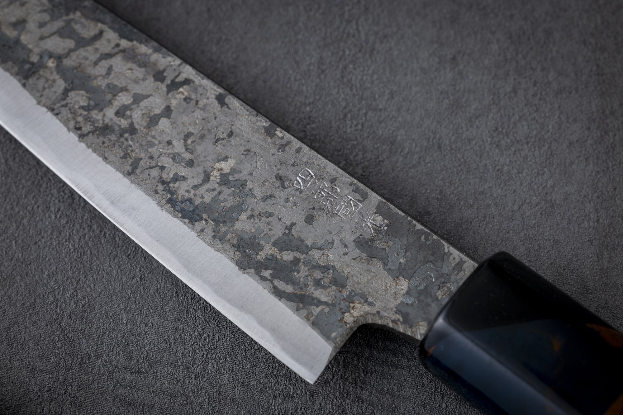 刀鍛冶が作った包丁、鍛造本格包丁「KUROUCHI 黒檀」 - CAMPFIRE