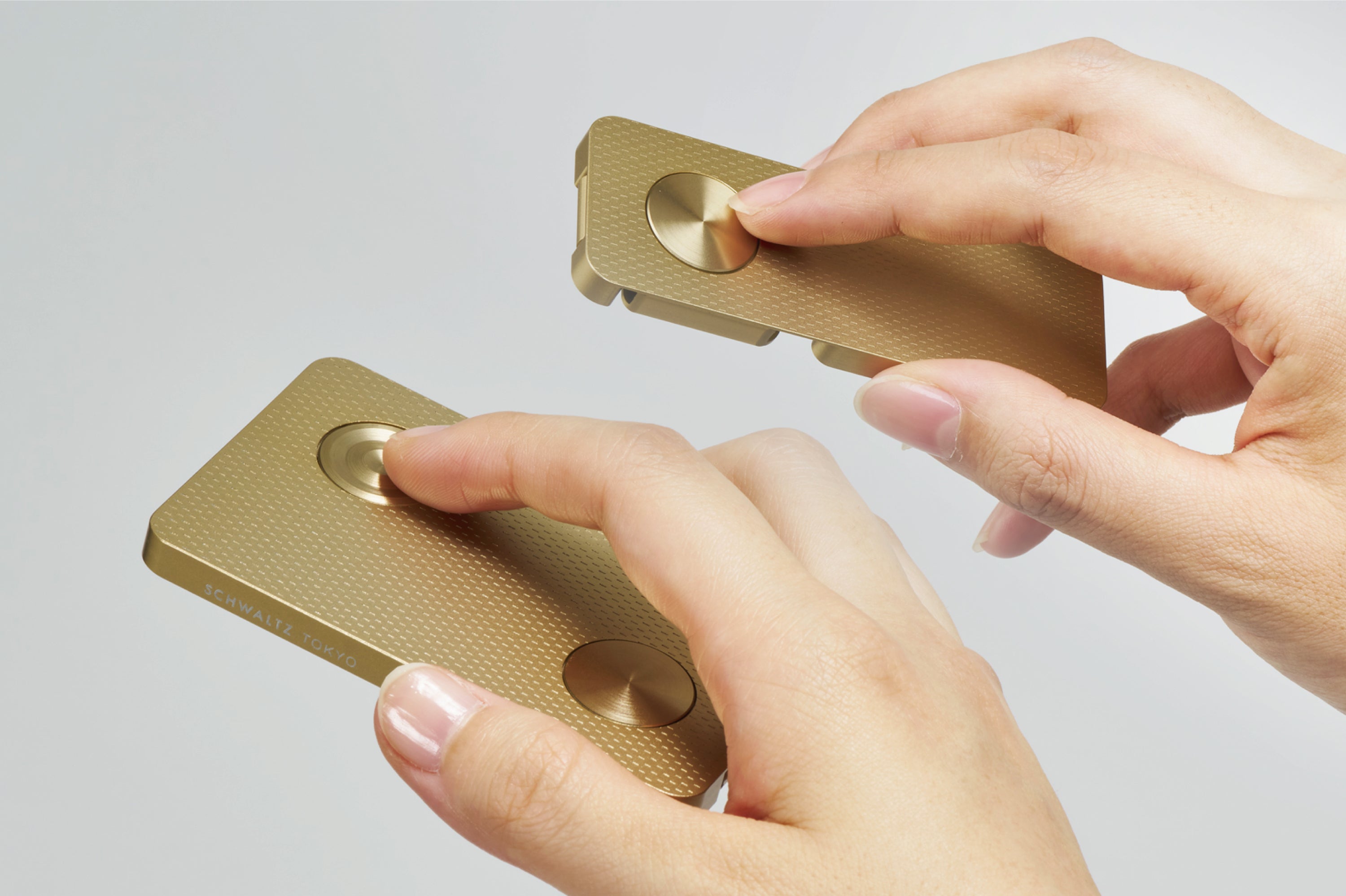 アルミから削り出された鍵1本用キーケー ス「AL-1」東京の町工場発の