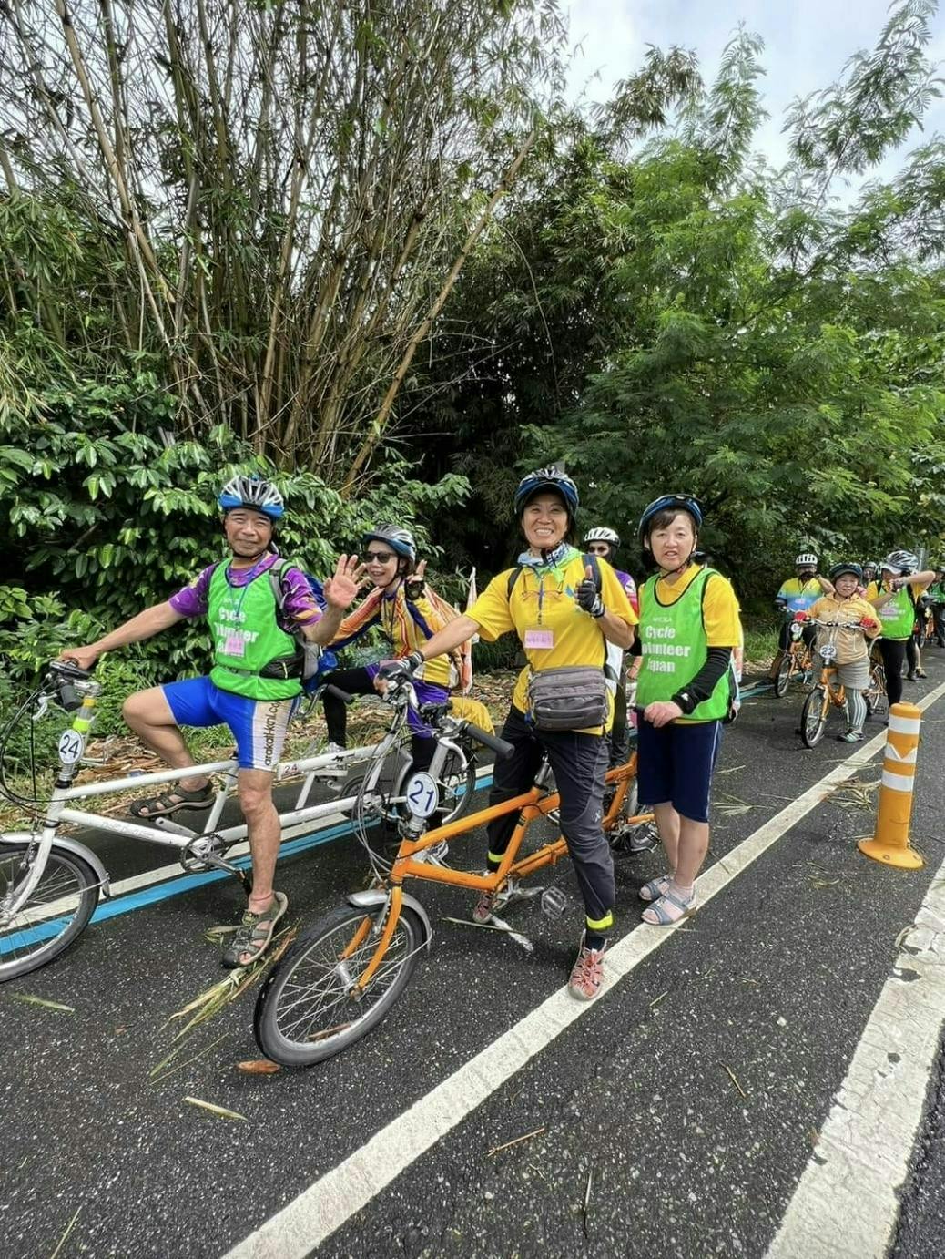 相場さんたち日本人が5人ほど写っています