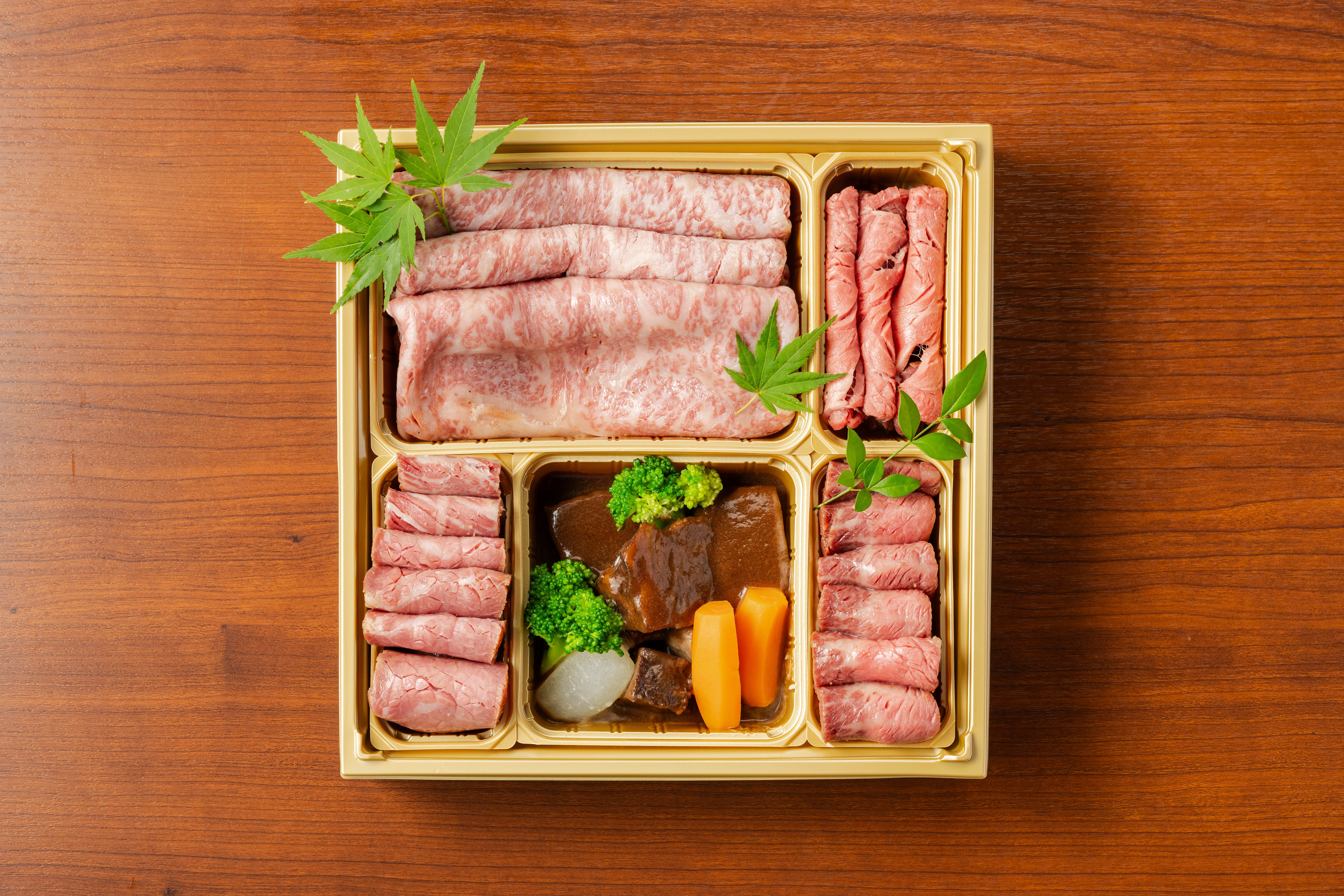 総重量1kg。大阪のステーキの名店が至福の黒毛和牛のローストビーフ