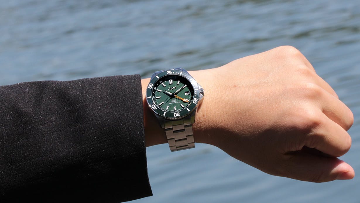 GMT×200m防水】ハイスペック日本製自動巻き腕時計！地方発