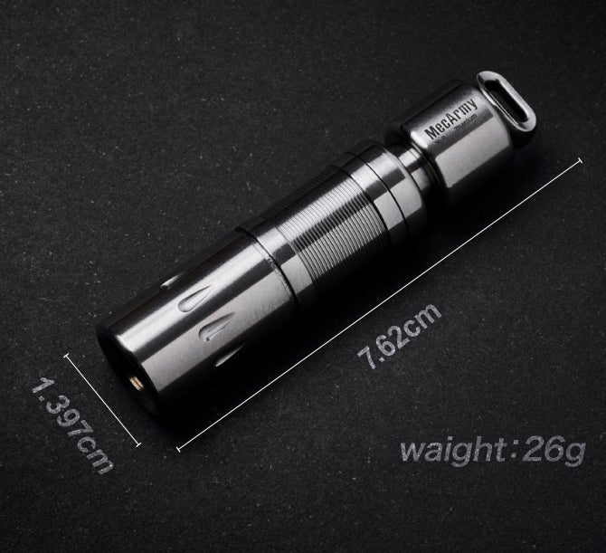 手のひらサイズ】わずか26g！驚異の明るさと防水性を誇る超軽量懐中