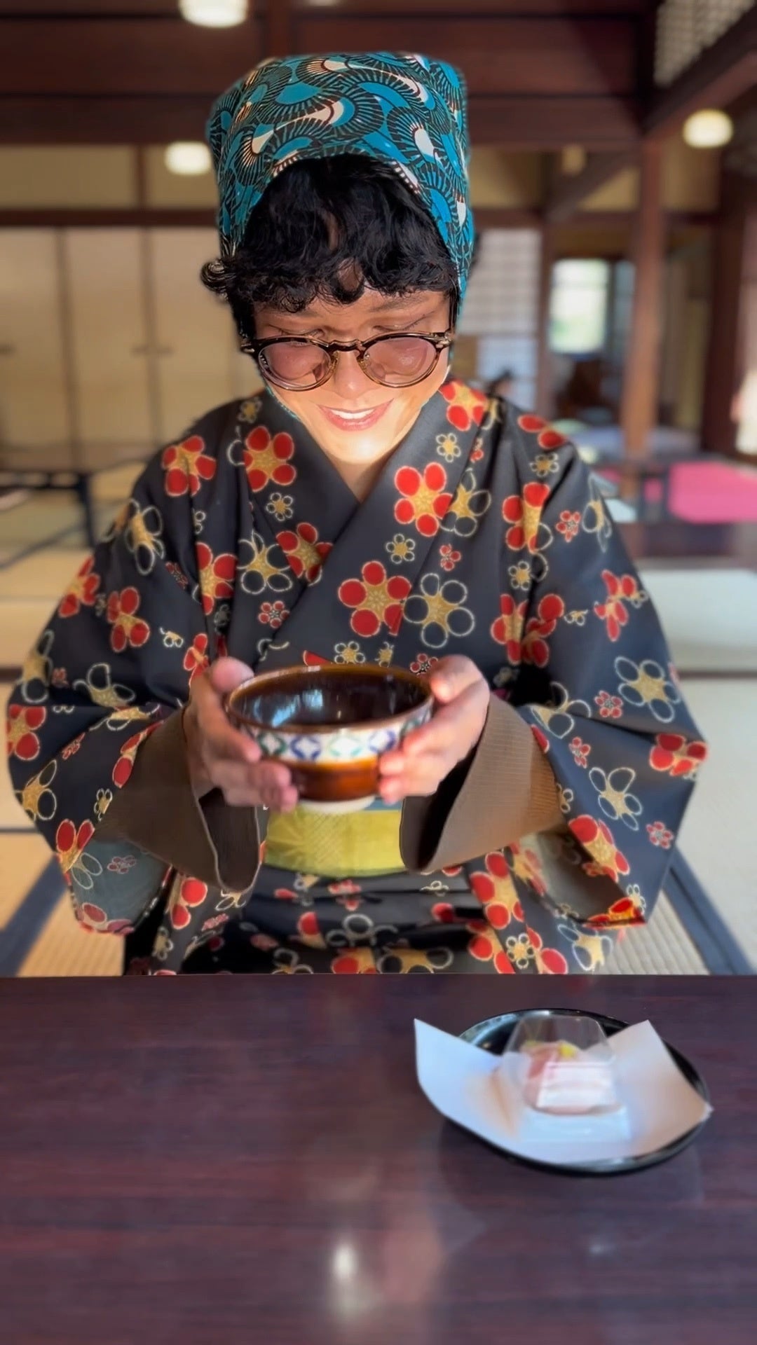 自分で着物を着て、抹茶を楽しむタイからのお客様