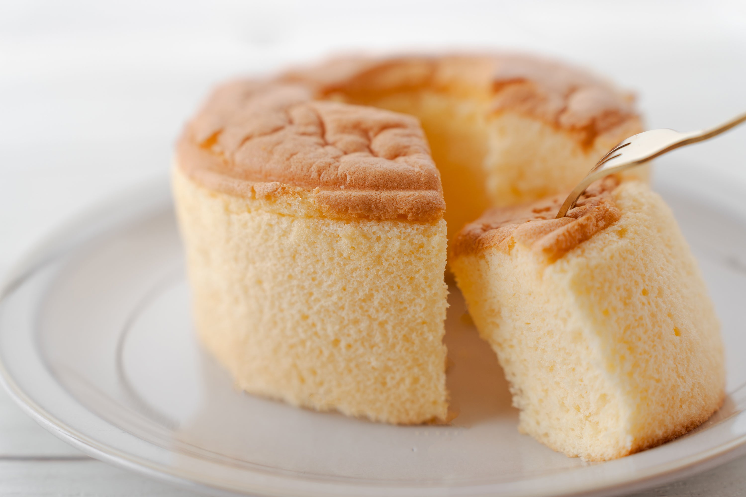 シフォンケーキ ふわっふわっ、しっとり新食感！シンプルな厳選素材で作るシフォン