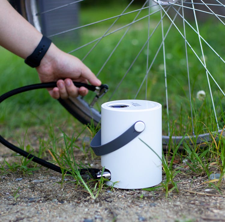 空気詰めが約60秒で完了 自動で簡単 コードレス電動空気入れ A05 Campfire キャンプファイヤー 空気詰めが約60秒で完了 自動で簡単 コードレス電動空気入れ A05 Campfire キャンプファイヤー