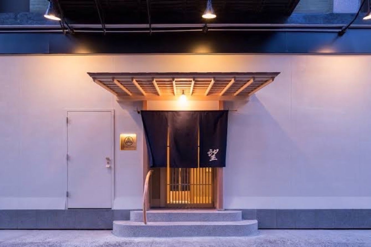 寿司職人の親友が営むお店の暖簾を制作しました。