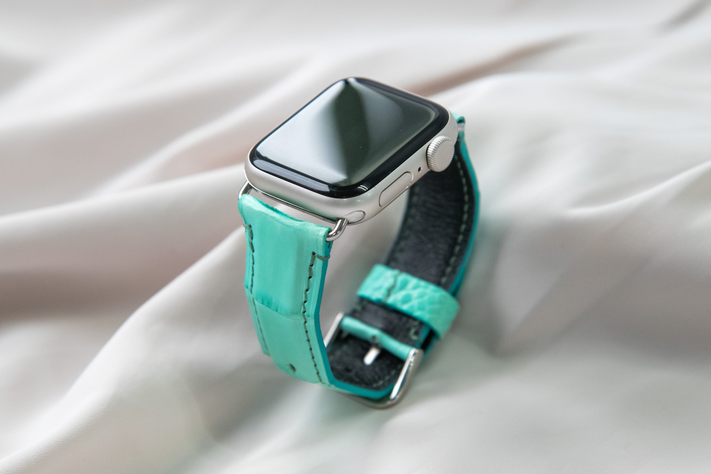 大人のApple Watchバンド】革職人がシャイニークロコダイルで製作