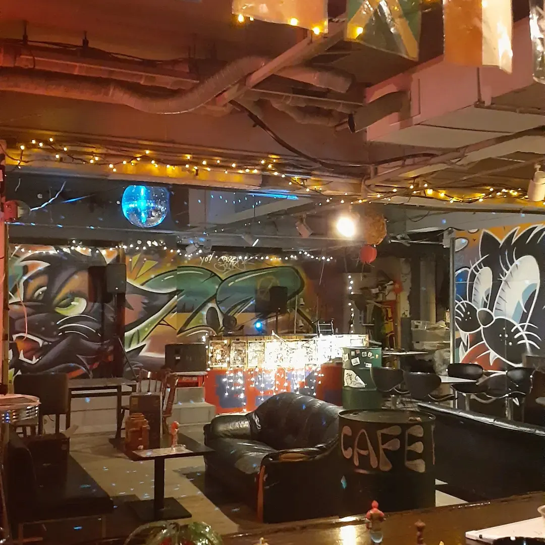 広々としたフロアは200人まで対応しています!