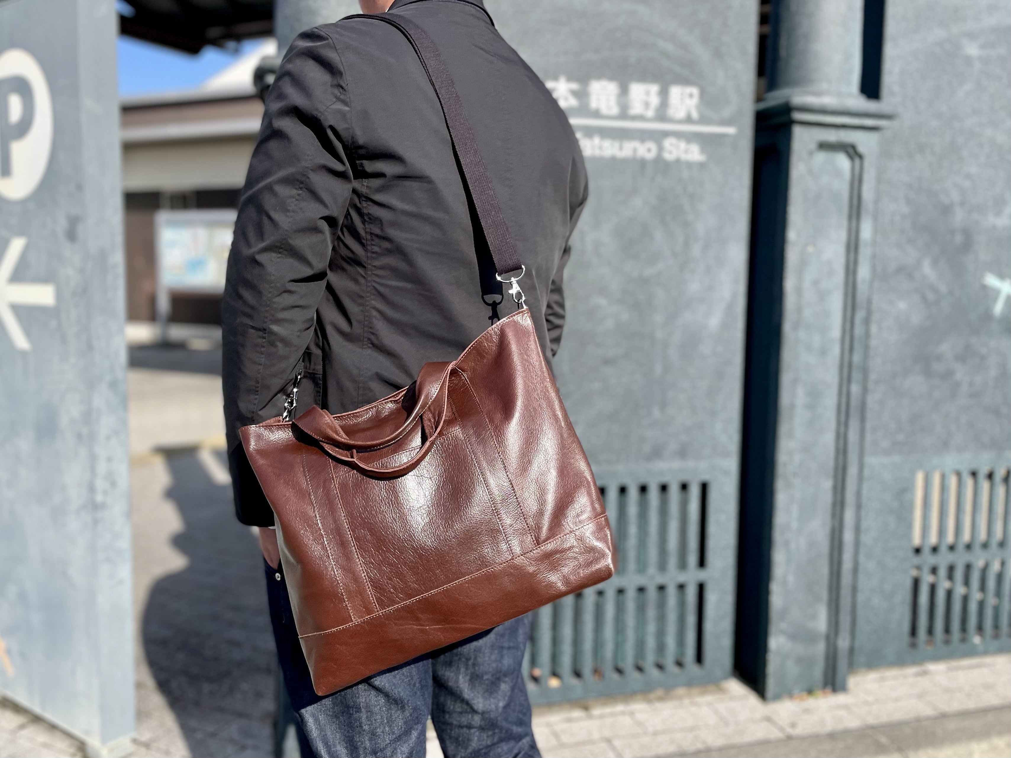 デッドストック革を愛着の湧くモノへ。軽くて柔らかな使い心地で日々