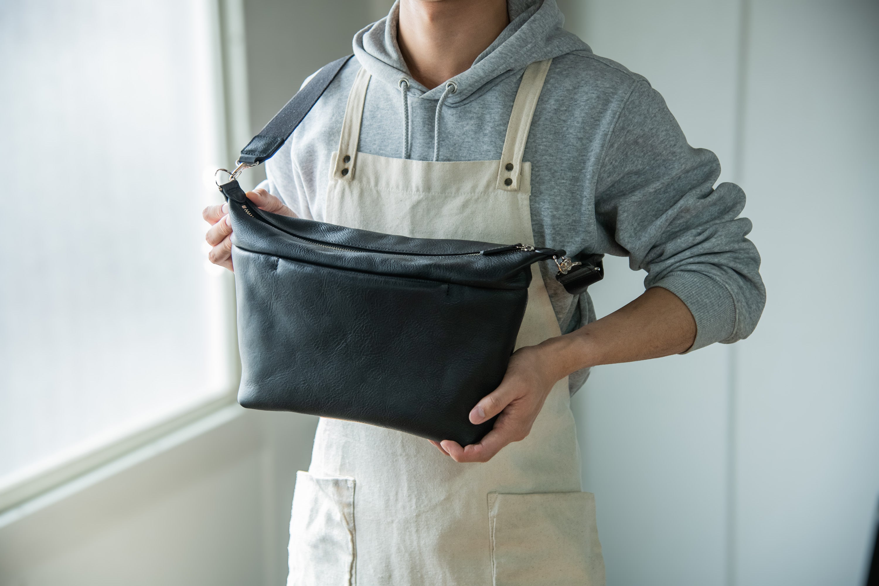 高級革×機能性】整理しやすく大容量！職人がこだわりの革で作る