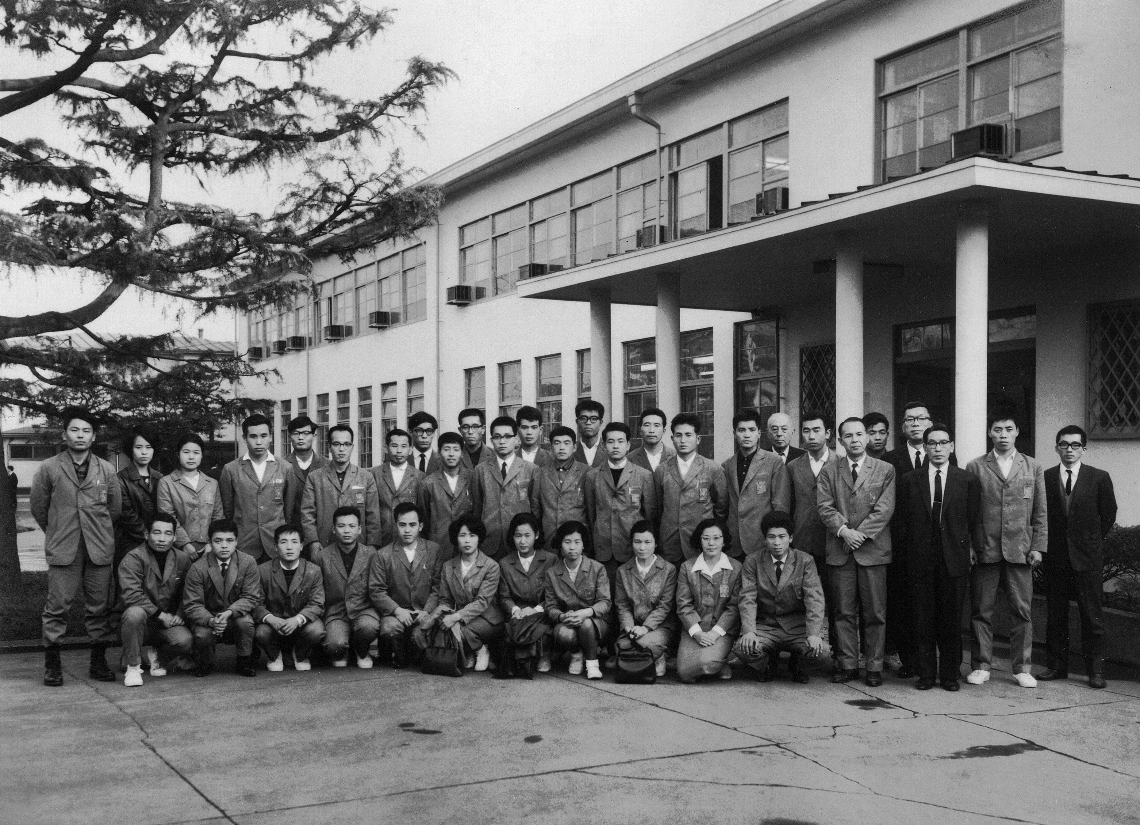 青年海外協力隊 日本の平和活動のはじまりを支えた初期隊員の